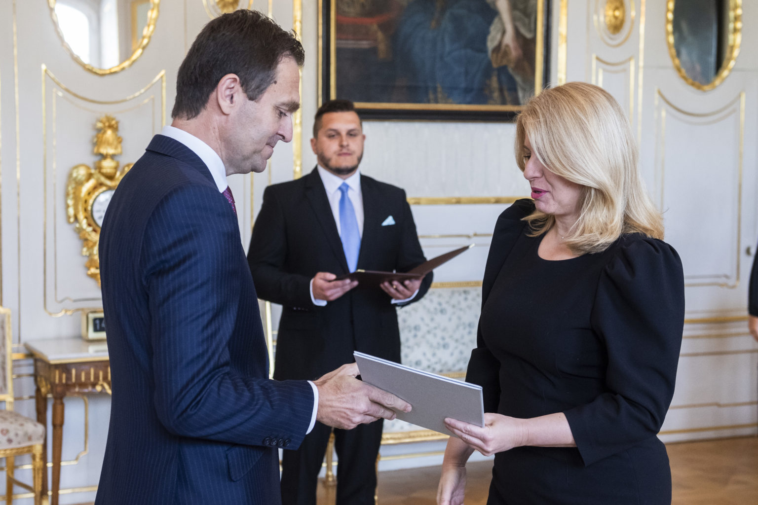 Poverený minister vnútra Ľudovít Ódor a prezidentka Čaputová. Foto: TASR. 