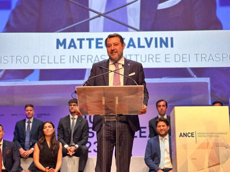 Salvini bránil záujmy Talianska, keď blokoval loď s migrantmi, tvrdí jeho advokátka