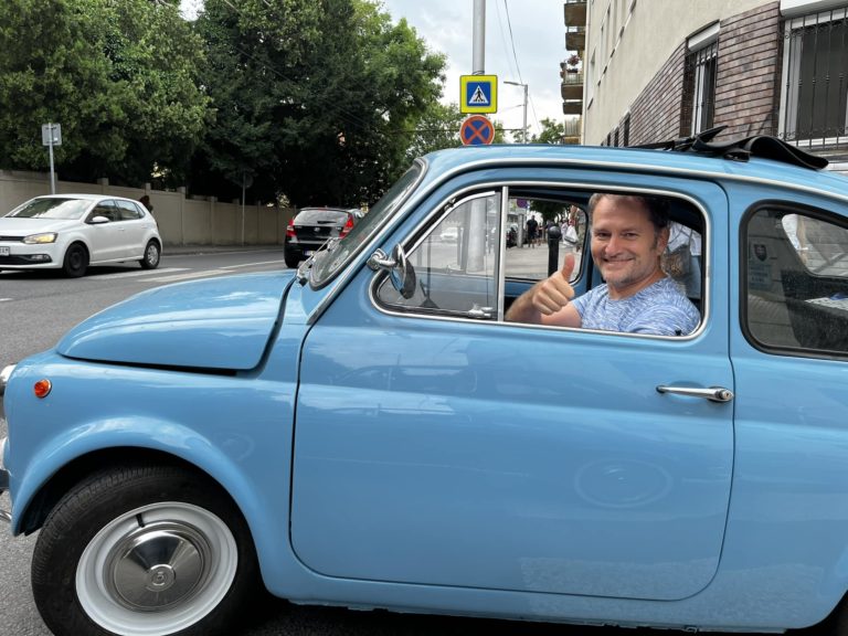 Šipoš: Autá Fiat 500 sme ešte nerozdali, lebo ich poškodili sympatizanti Smeru a Republiky
