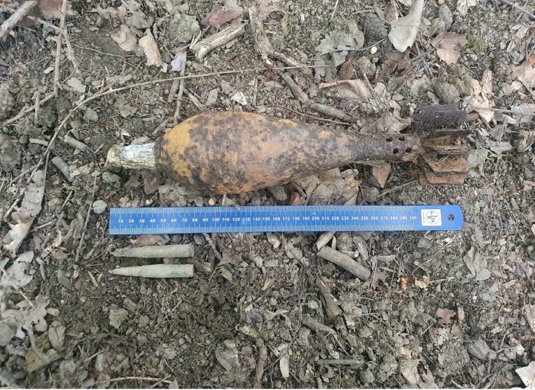 Policajtka išla na huby a našla mínu