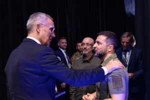 Americký senátor Lee: NATO môže mať buď Ukrajinu, alebo USA