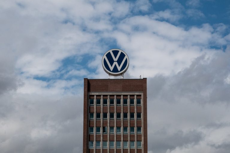 Štyrom exmanažérom Volkswagenu hrozia roky za mrežami za emisný podvod