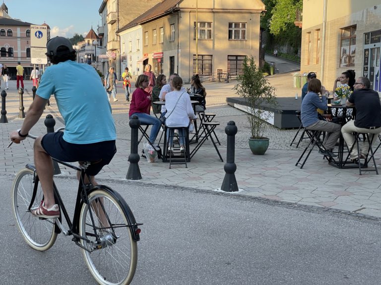 Keď prestaneme parkovať na chodníku, udeje sa toto. Foto: bajkom
