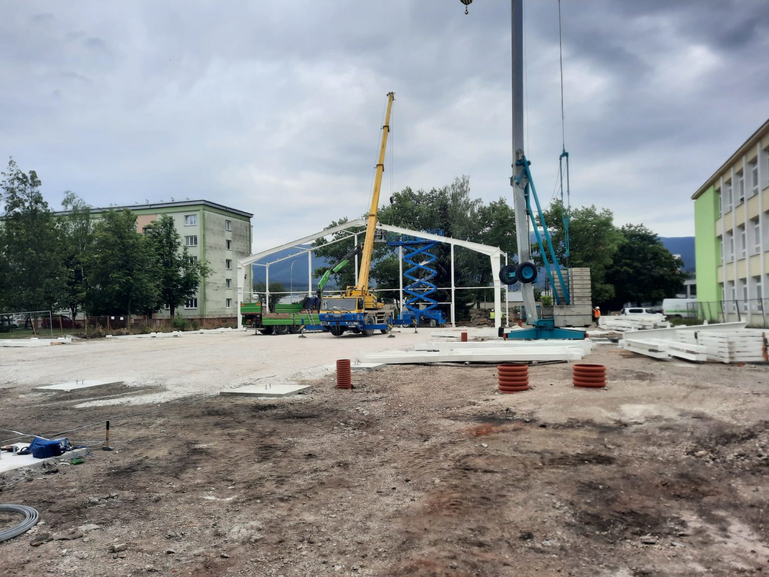 Stavba multifunkčnej športovej haly pri ZŠ Dubčeka pokračuje podľa plánu. Foto: Mesto Martin