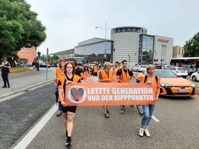 Nemeckú klimatickú aktivistku z Poslednej generácie odsúdili na osem mesiacov väzenia