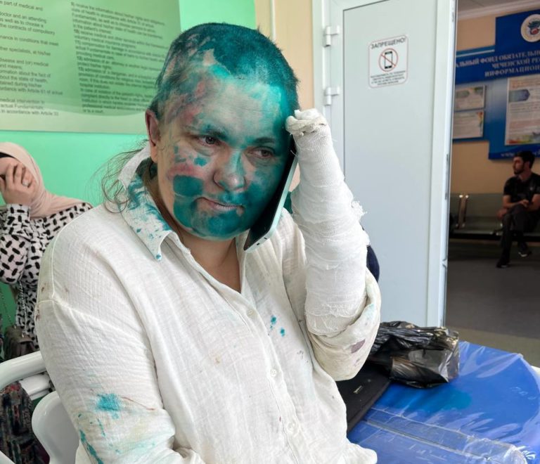Jelena Milašinová po útoku. Foto: Novaya Gazeta Europe
/twitter