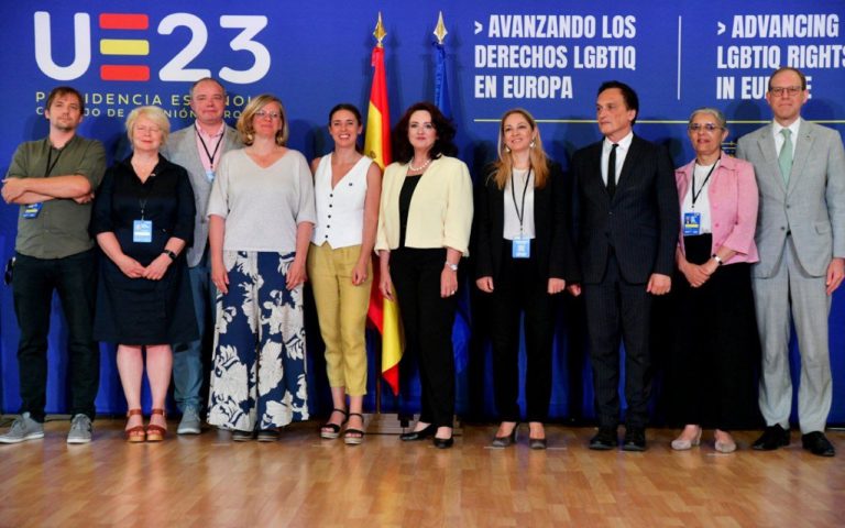 Ministri členských krajín EÚ pri predstavovaní deklarácie o rozširovaní LGBTIQ práv. Zdroj: Twitter/Irene Montero