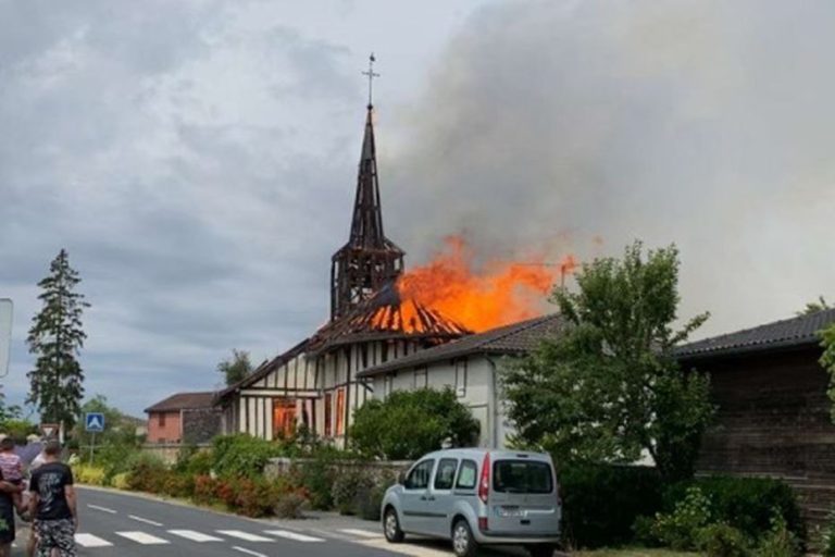 Notre Dame Drosnay. Foto: Twitter.com/Enrico Farabollini
