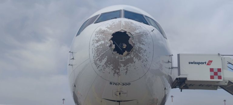 Krúpy počas letu ničili lietadlo, Boeing 767-300 núdzovo pristál