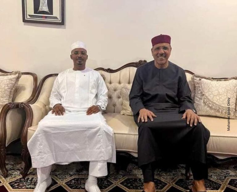 O urovnanie krízy v Nigeri sa pokúša dočasný čadský prezident