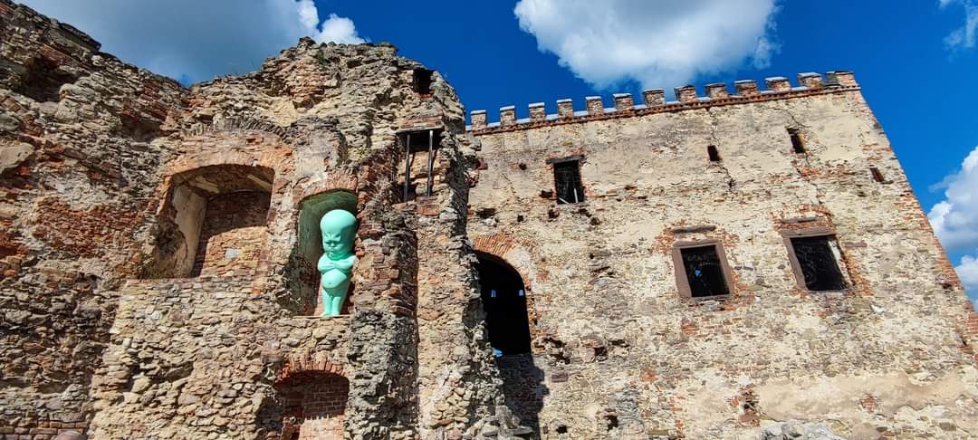 Historické priestory Ľubovnianskeho hradu dopĺňajú moderné diela Viktora Freša