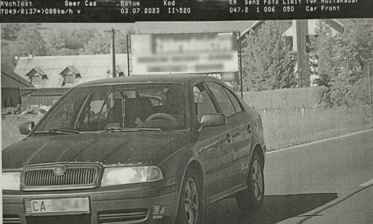 Vodič prekročil najvyššiu dovolenú rýchlosť v obci o 38 km/h. FOTO: polícia