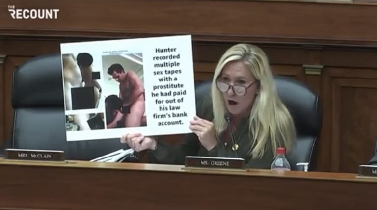 Poslankyňa v Kongrese vytiahla fotky Bidenovho syna pri sexe