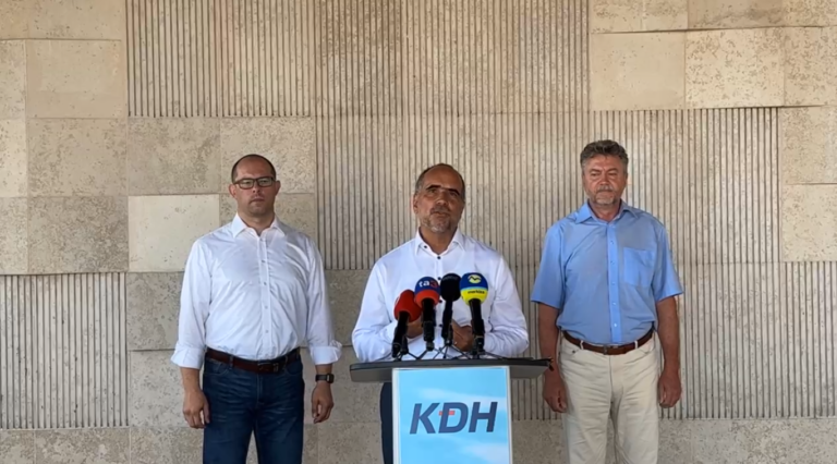 Rezort životného prostredia nedovolil Slašťanovi vyjadriť sa na tlačovke KDH k téme medveďov