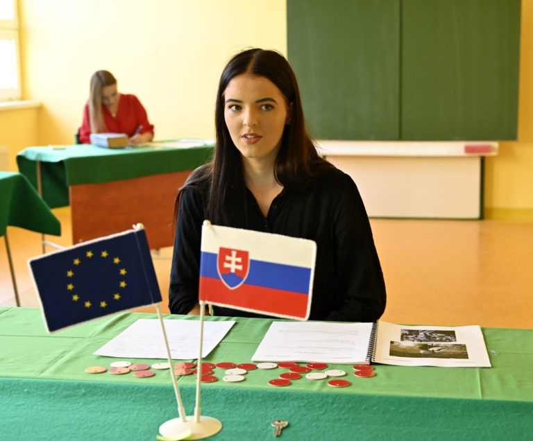 Maturita v Trebišove. Ilustračná snímka. Foto: TASR/Roman Hanc