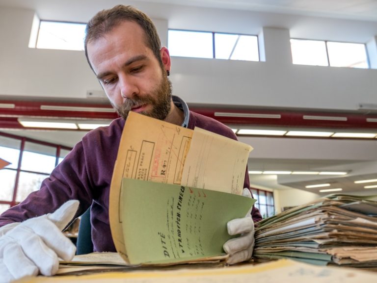 Poľský historik hľadá do svojho výskumu pamätníkov z Trenčianskeho kraja