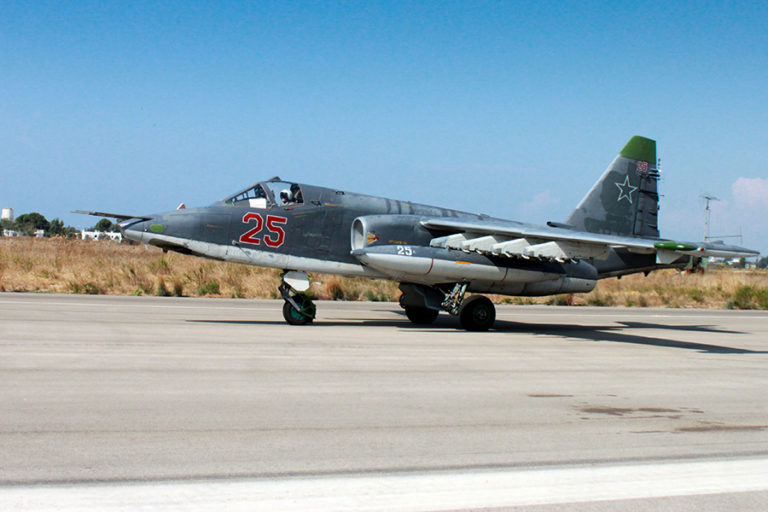 Su-25. Foto: Autor: Mil.ru, CC BY 4.0, Wikimedia Commons