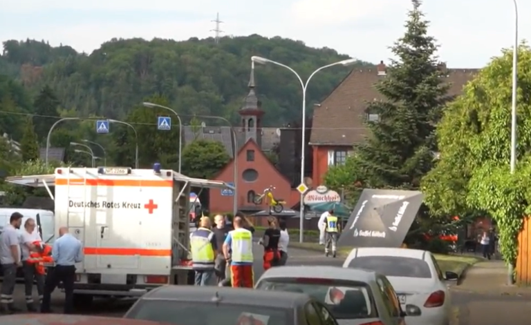 Nemecko: Útočník s nožom zabil jedného človeka a niekoľkých zranil