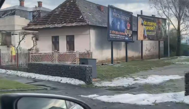 Škody po búrke v obci Závadka. Foto: reprofoto Facebook