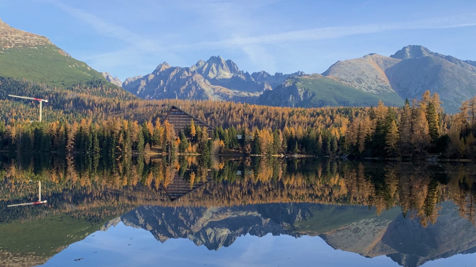 Štrbské Pleso s hotelom Patria. Foto: strba.sk
