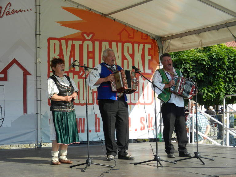 Bytčianske centrum opäť obsadia slovenskí a českí majstri harmoniky, takzvanej heligónky. FOTO: Mesto Bytča