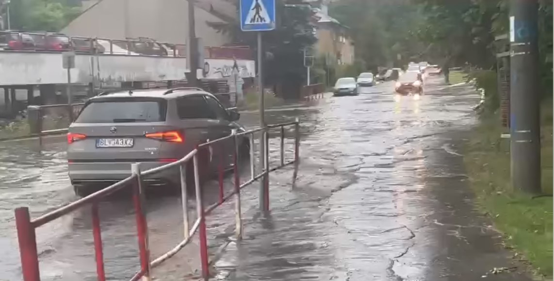 Hasiči v plnom nasadení