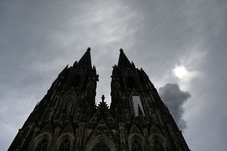 Rozpad katolíckej cirkvi v Nemecku, alebo za všetkým je hriech