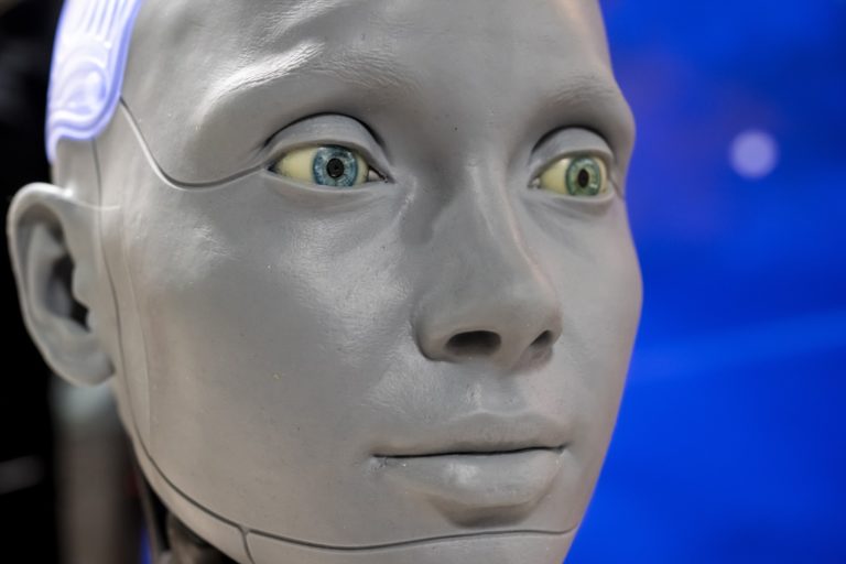 Máme potenciál viesť spoločnosť, no búriť sa nebudeme. Čo zaznelo na prvej tlačovke humanoidných robotov?