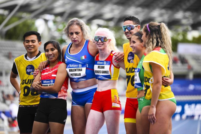 Fabrizio "Valentina" Petrillo (tretí zľava). Foto: Profimedia.sk