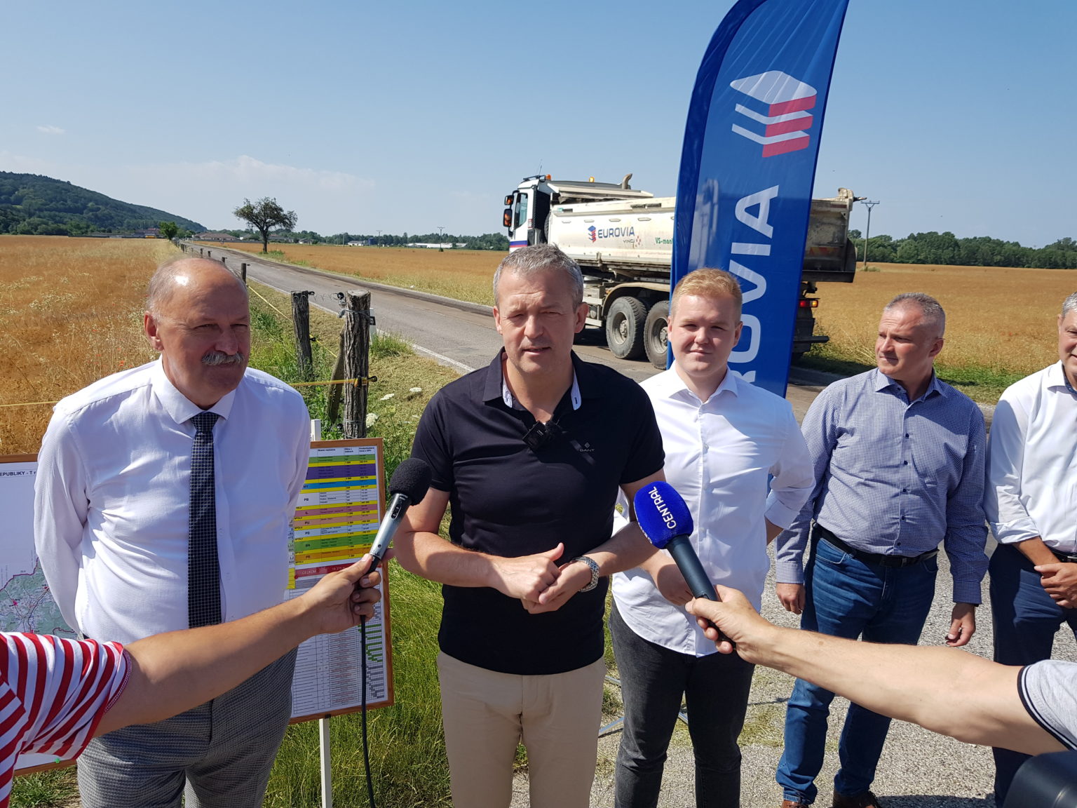 Trenčiansky župan Jaroslav Baška na brífingu vysvetlil, prečo je v porovnaní s vlaňajškom objem opráv skromnejší. Foto: RV
