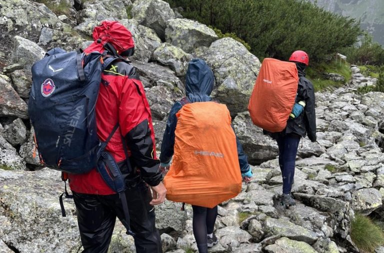 Video: Pod Veľkou Svišťovkou uviazli dve turistky