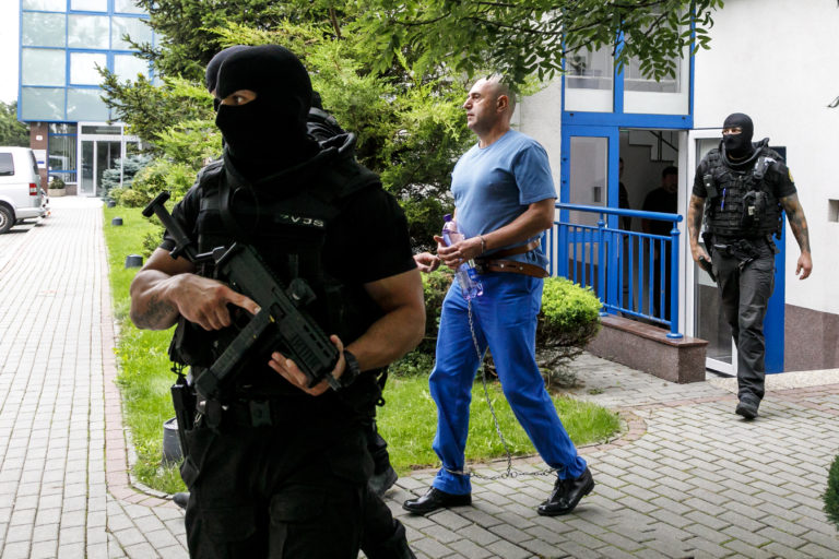 Najvyšší súd (NS) SR v stredu potvrdil súhrnný trest 16,5 roka väzenia pre Jozefa Radiča, ktorý figuruje aj v kauze vraždy advokáta Ernesta Valka. Je odsúdený pre usmrtenie, už predtým si odpykával trest za lúpež. Foto: TASR/Dano Veselský