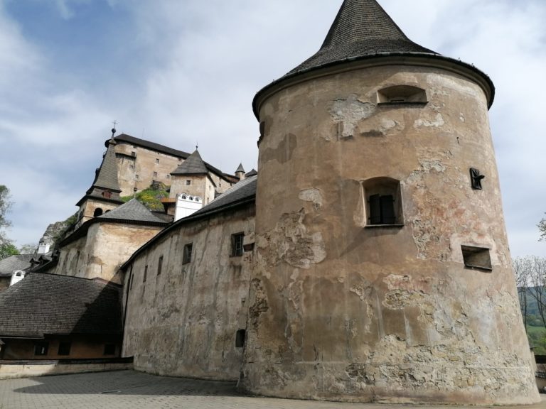 FOTO: Oravské múzeum sprístupnilo Veľkú terasu s obnovenou fasádou Archívnej veže