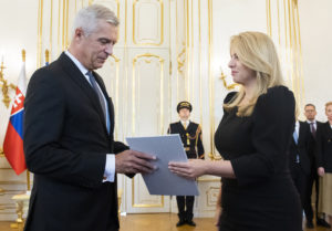 Korčok na Hrad? Ktorá krajina nám môže byť inšpiráciou pri voľbe prezidenta