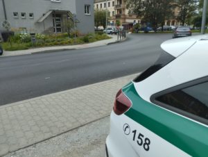 Znásilnená žena predstierala smrť, aby sa zachránila: Muž ju vložil do vreca a zhodil zo svahu.