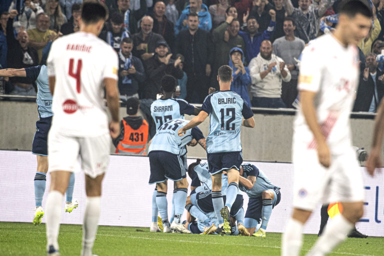 Futbalisti Slovana po strelení úvodného gólu v odvetnom zápase 2. predkola Ligy majstrov ŠK Slovan Bratislava - HŠK Zrinjski Mostar. Foto: Pavel Neubauer/TASR