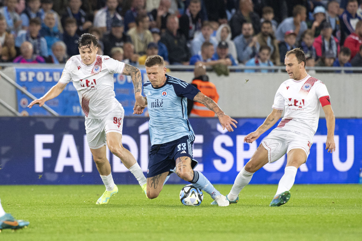ŠK Slovan Bratislava a HŠK Zrinjski Mostar. Foto: Pavel Neubauer/TASR