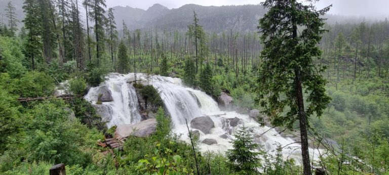 Voda zaplavila turistické chodníky. Foto: Horská záchranná služba
