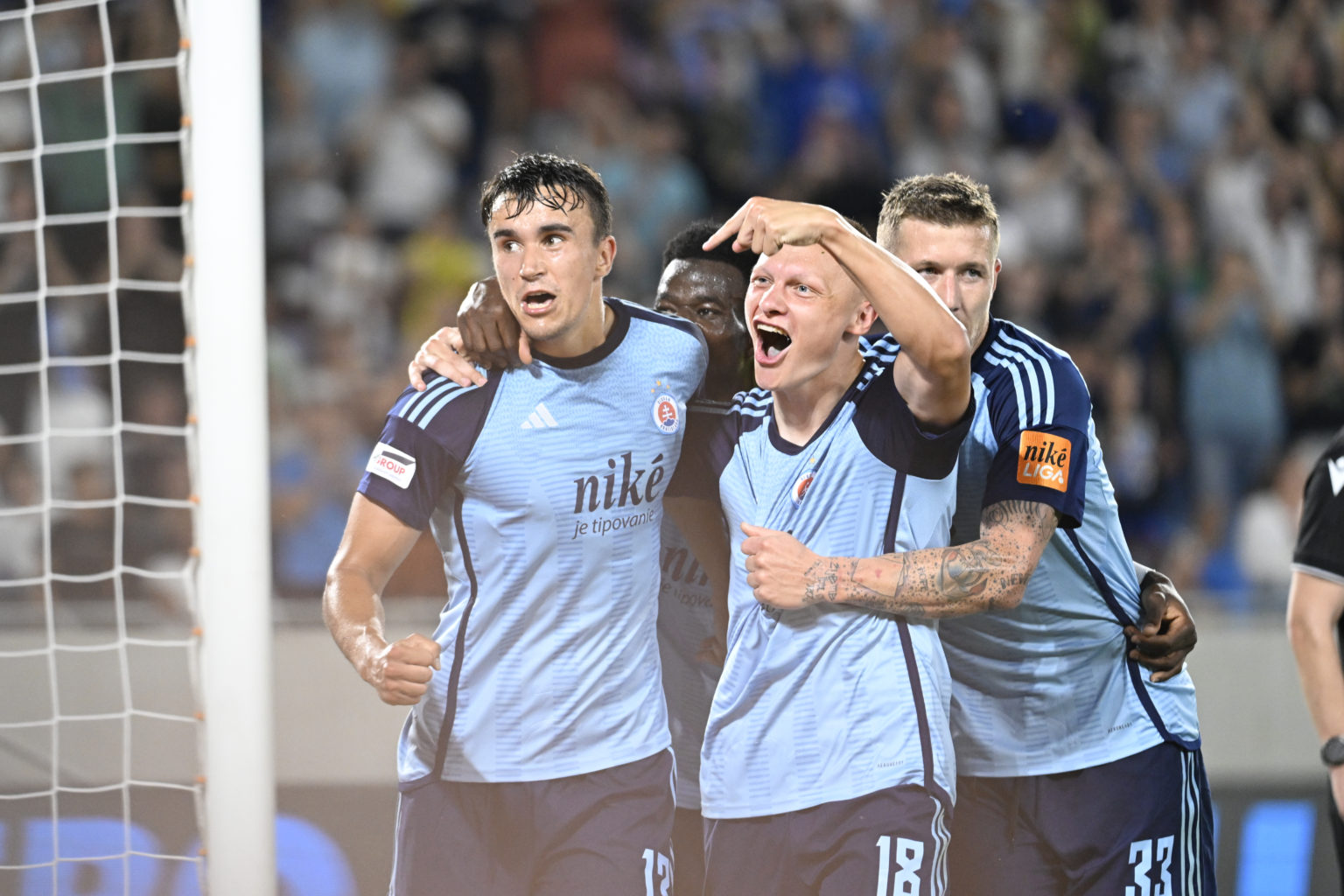 Zľava Dávid Strelec, Nino Marcelli a Juraj Kucka (všetci Slovan). Foto: Pavel Neubauer/TASR