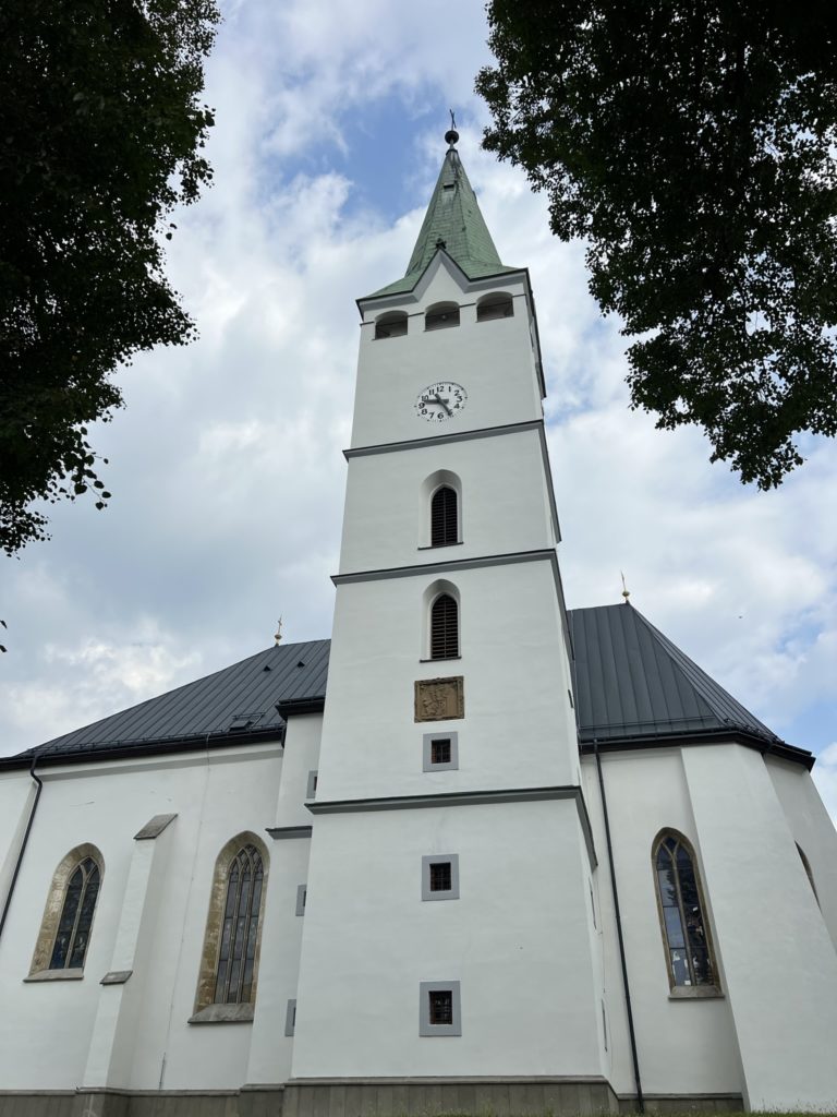 Stropkovská kostolná veža ponúka návštevníkom pohľad do veže cez sklenený strop