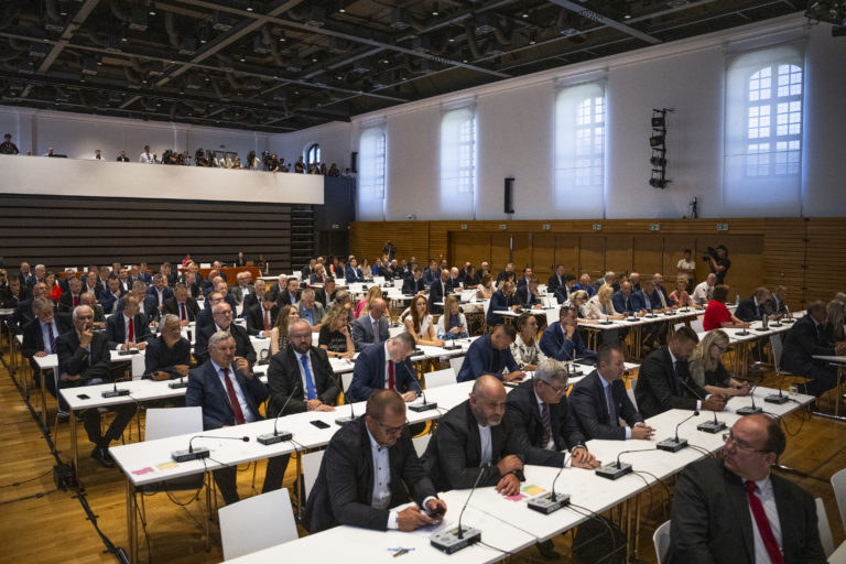 Mimoriadne schôdze parlamentu o migrantoch, pediatroch či o Trestnom zákone v piatok poslanci neotvorili