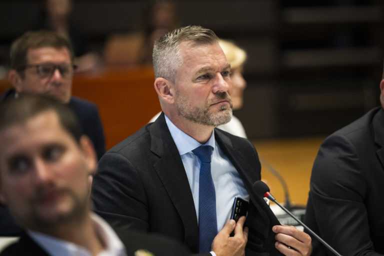 Poslanci Hlasu podporia mimoriadnu schôdzu k téme nelegálnej migrácie