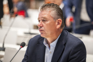 Súd sa vracia k prípadu prelezenia plota exministra Mikulca