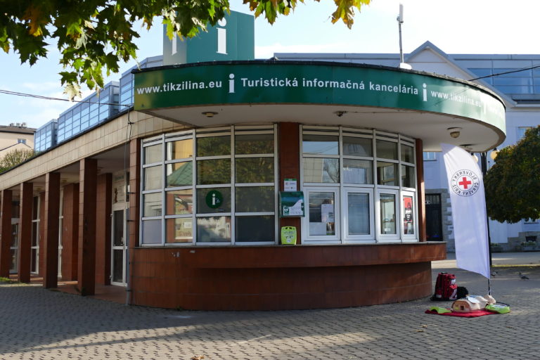 Obce nad päťsto obyvateľov budú mať verejne prístupné defibrilátory