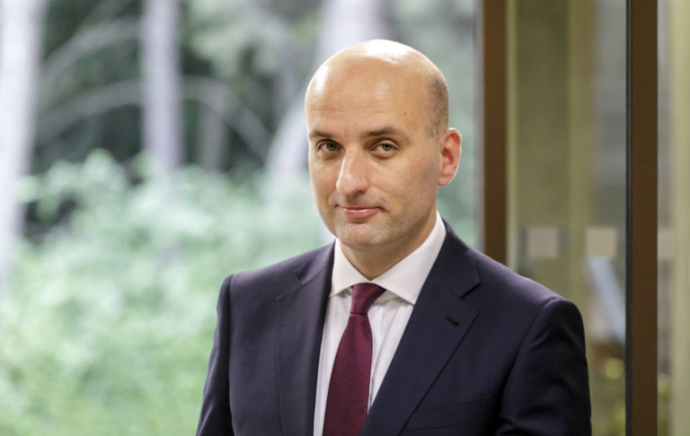 Deficit štátneho rozpočtu sa v auguste prehĺbil na viac ako 3,7 miliárd eur