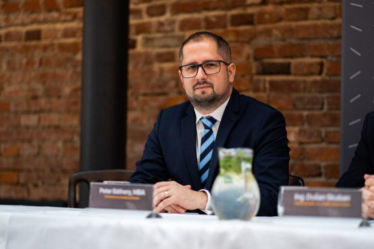 Peter Báthory: Výstavba diaľnice nemôže trvať štrnásť rokov. Poliaci ich stavajú za polovičný čas