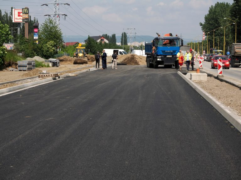 Čo čaká motoristov od pondelka na Slaneckej ceste?