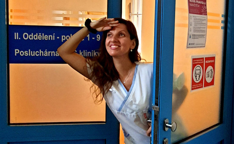 Stanislava Klabouchová pracuje ako rómska zdravotná sestra, záľuby má v brušnom tanci. Foto: Romea