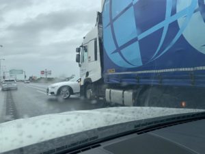 Autonehoda paralyzovala časť Košíc: Obrovské kolóny na výpadovke z mesta