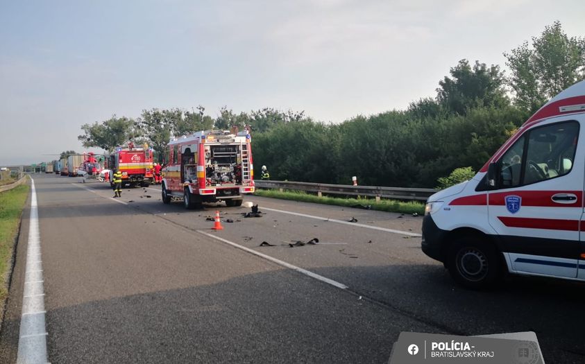 VIDEO: Tragická nehoda. Na diaľnici vyhasol jeden ľudský život